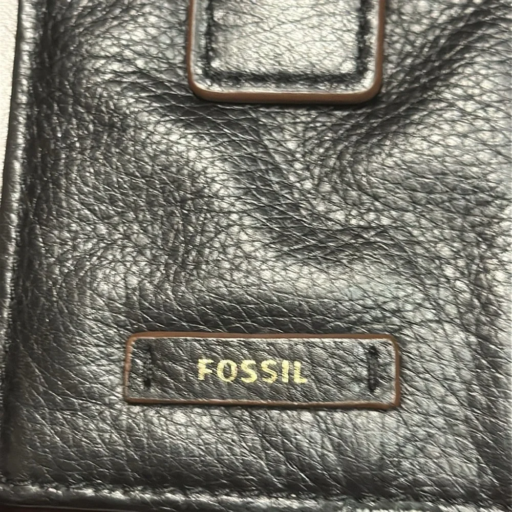 Fossil Leather Phone Wallet - Picture 3 of 15